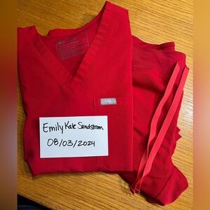 Winning red figs set, Xs Catarina top and XS petite kade bottoms